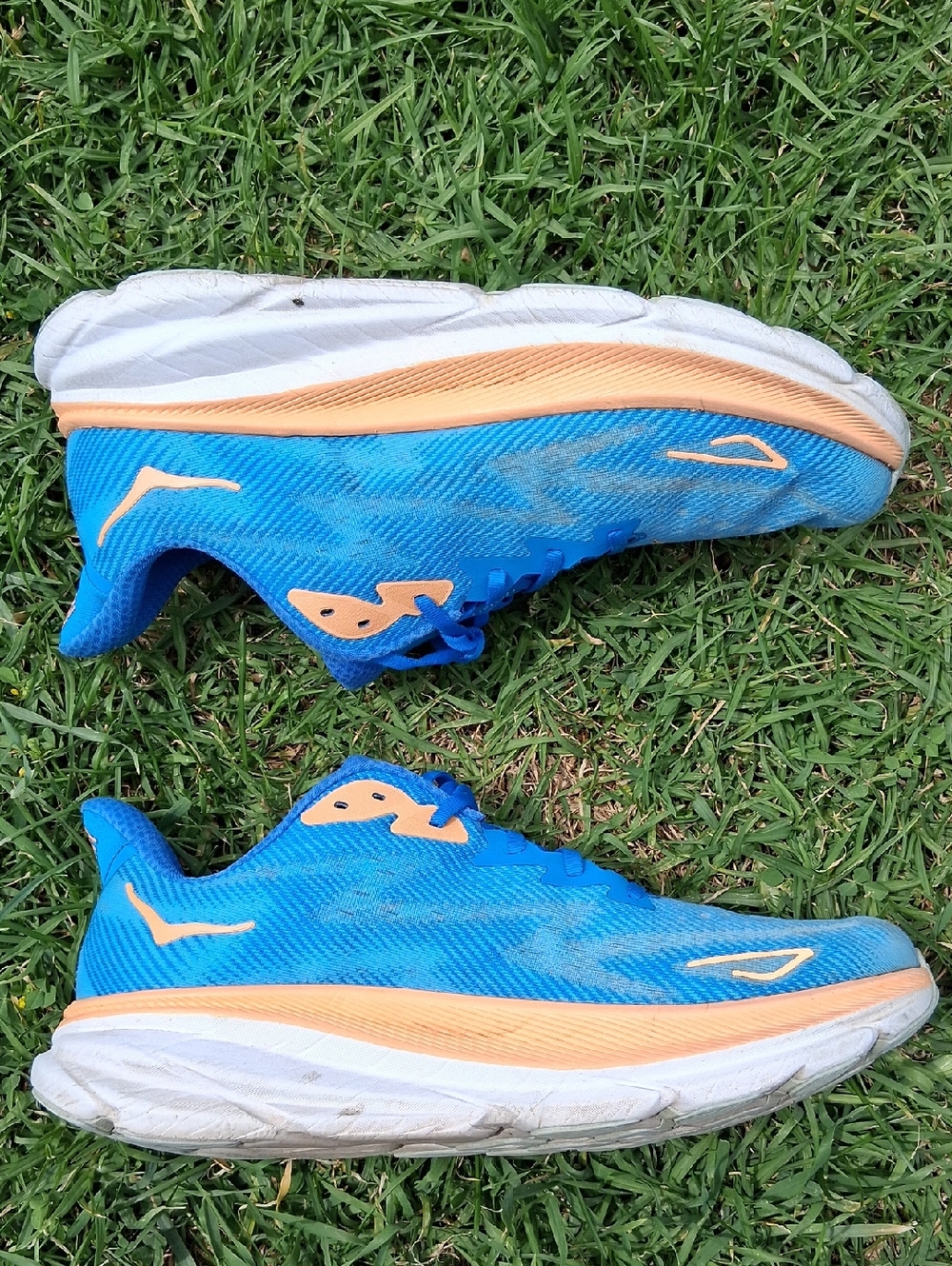 Hoka Clifton 9 Sneakers in Blue and Orange - Picture 4 of 13